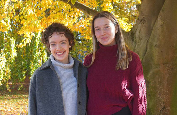 Katharina Bruns (li), Nina Lalovic (re)